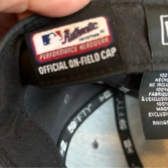 Boston Red Sox Hat - Picture 4 of 5